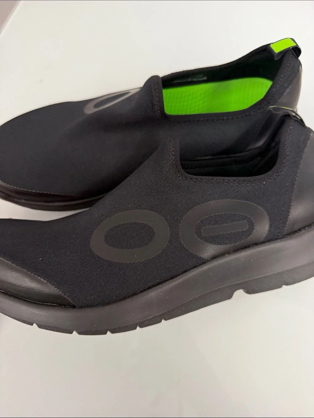 NEW OOFOS men's oomg sport low in black 11.5